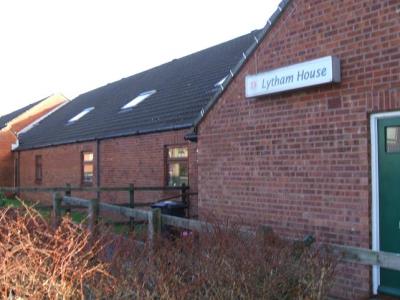 1 Bed 1st Floor 50+ walk-up Flat with Bath, Steps