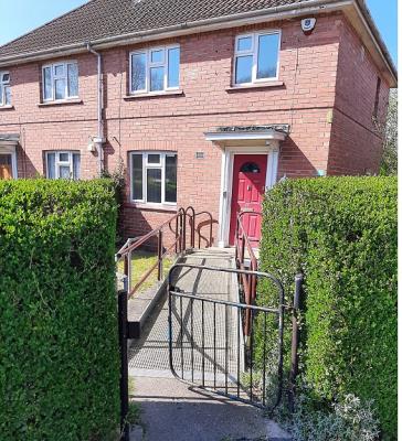 3 Bed 1 L/Rm House, Stairlift & upstairs Shower