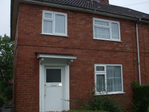 3 Bed House, U/S over-bath shower, d/s WC