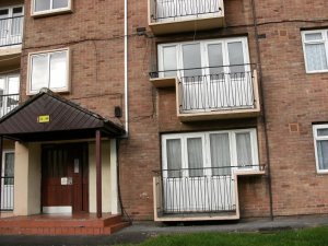 2 Bed 3rd Floor Walk Up Flat with Bath