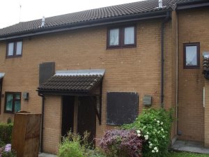 2 Bed Terrace House with Bath