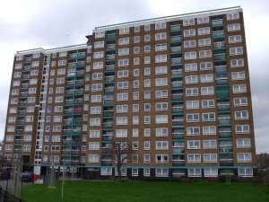 2 Bed 3rd Fl Multi storey Flat, over-bath shower