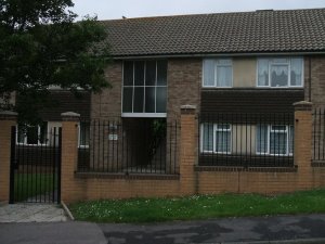 1 Bed 1st Floor 50+ walk-up Flat with Bath, steps