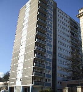 1 Bed 1st Floor Multi Flat with over-Bath Shower